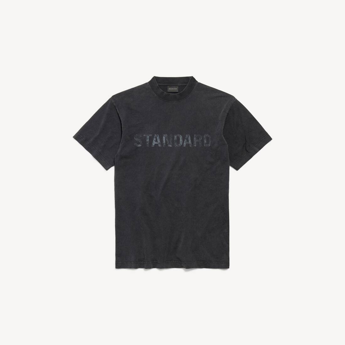 Camiseta masculina de corte regular en negro desgastado