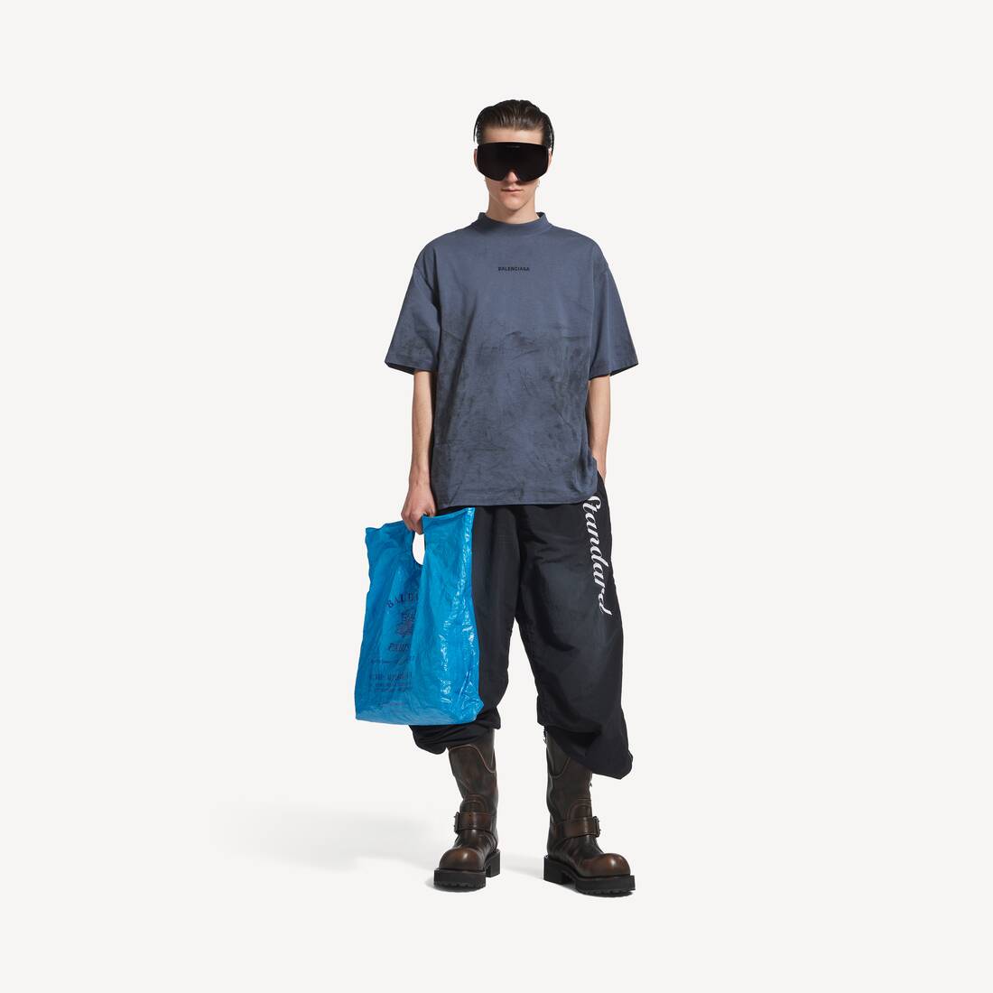 Camiseta hombre Balenciaga modelo medio en azul marino desgastado/negro