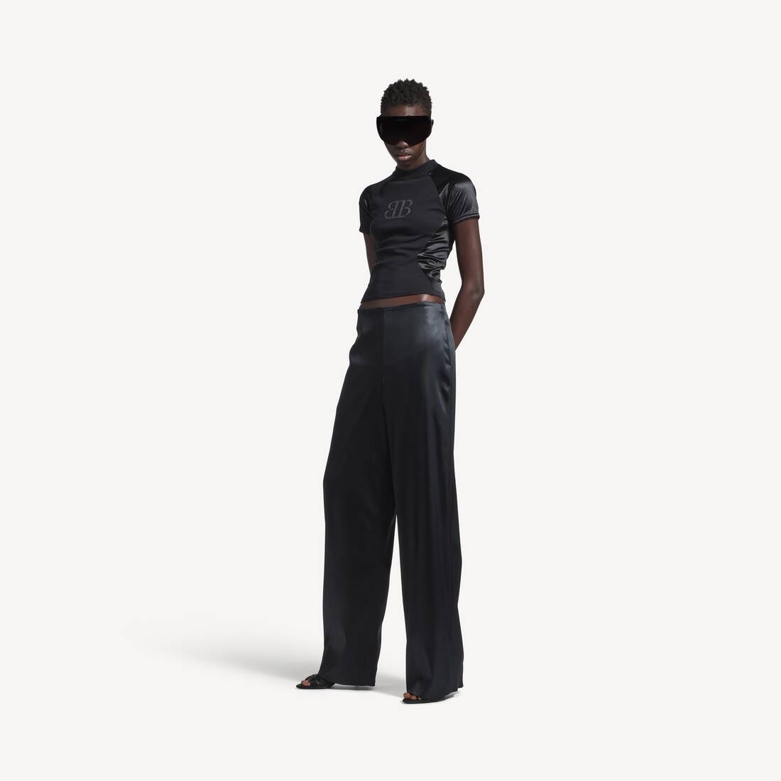 Pantalones fluidos mínimos para mujer en negro