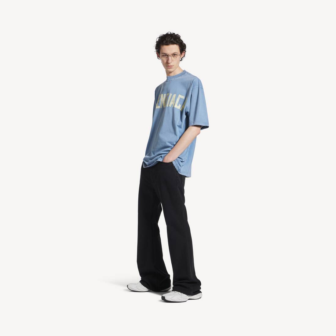 Camiseta tipo cinta para hombre, ajuste medio en azul desgastado
