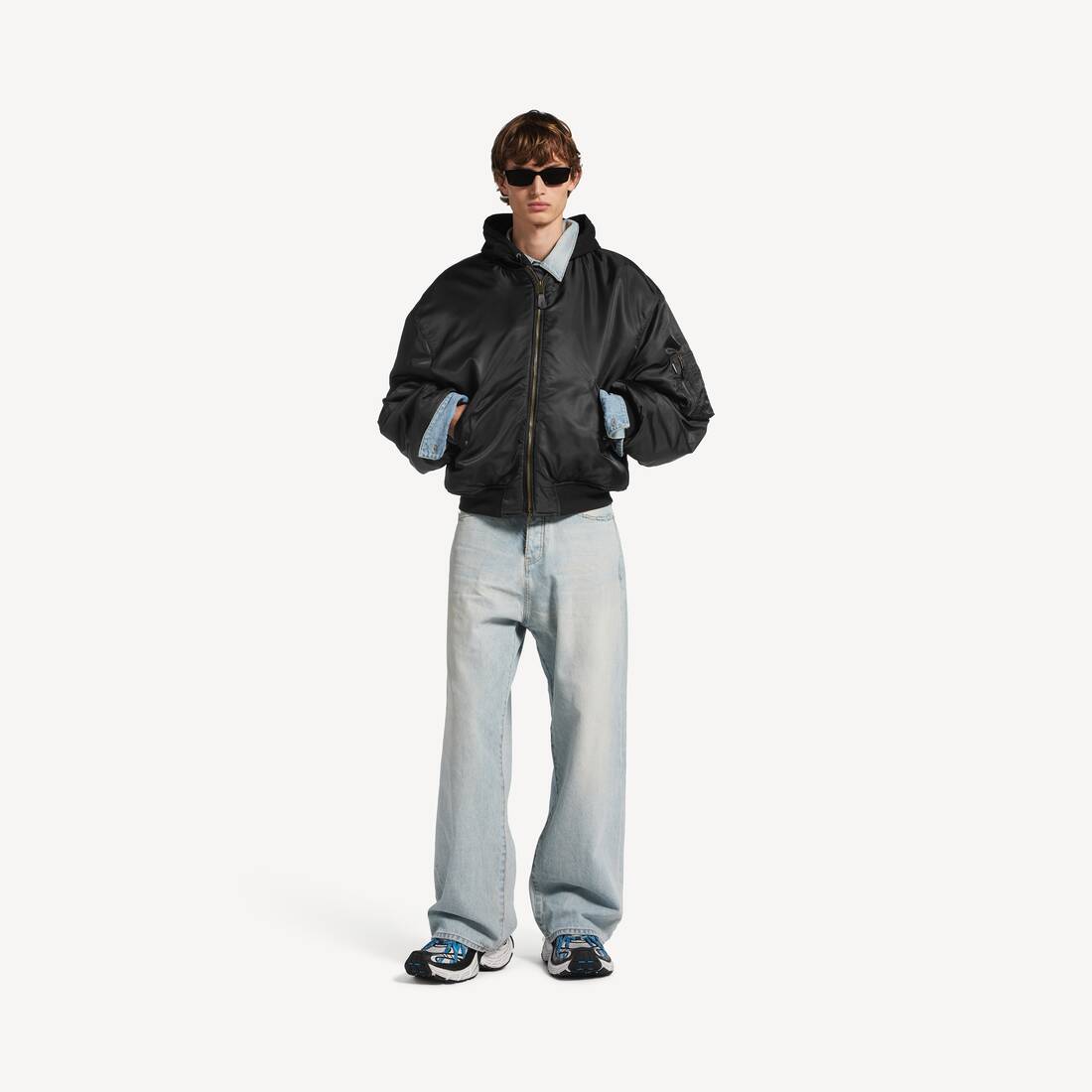 Chaqueta bomber con capucha para hombres en negro