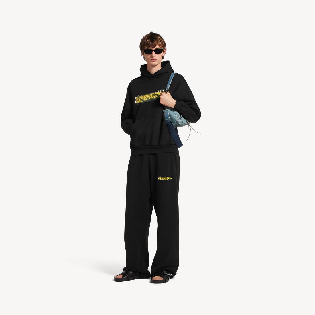 Pantalones deportivos holgados de spray para hombre en negro