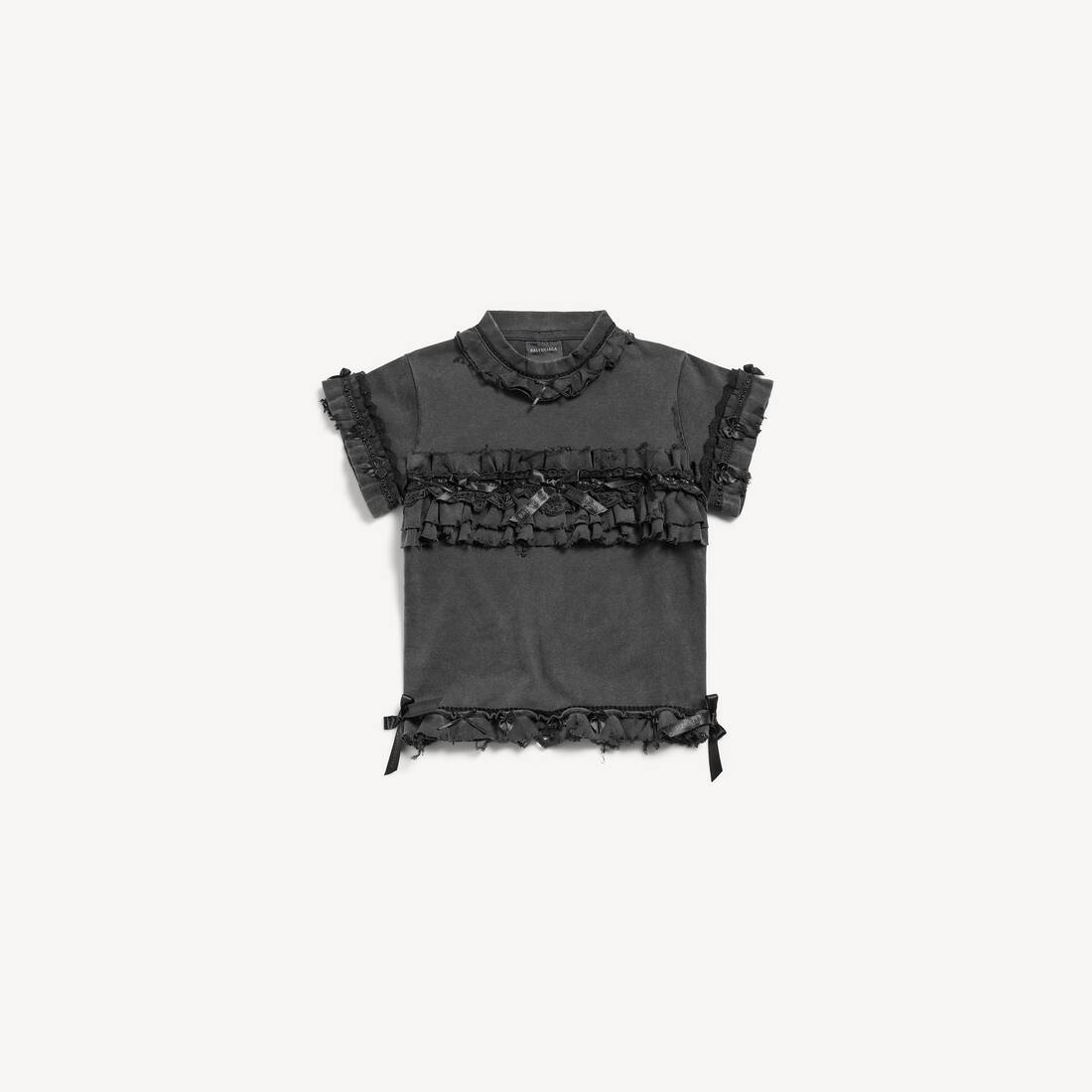 Camiseta de mujer con volantes en negro lavado