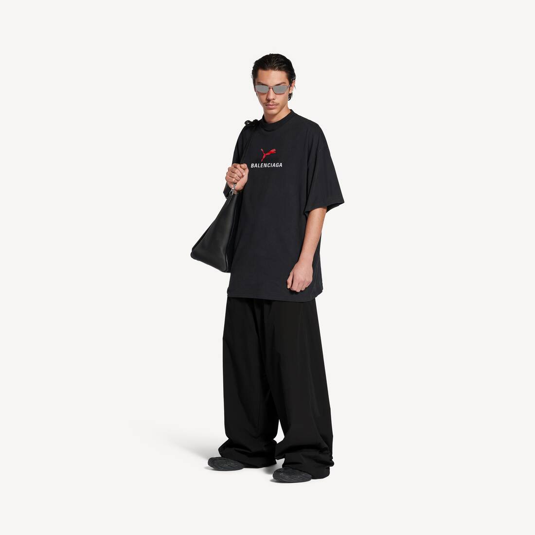 Camiseta Oversized de Balenciaga I Puma en negro desgastado