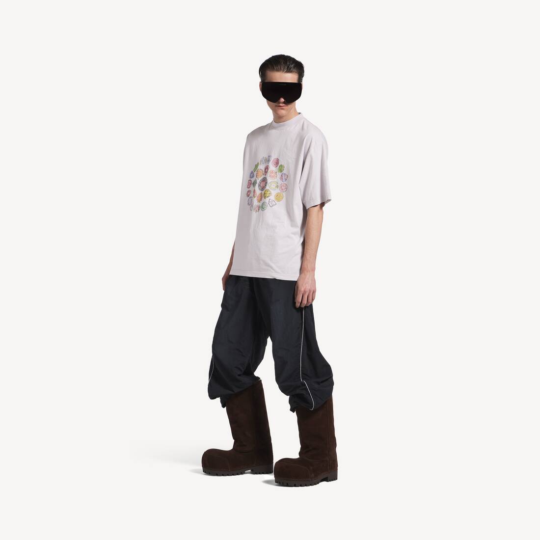 Camiseta para Hombres de Estilo Espiral con Cuello Medio en Blanco Sucio