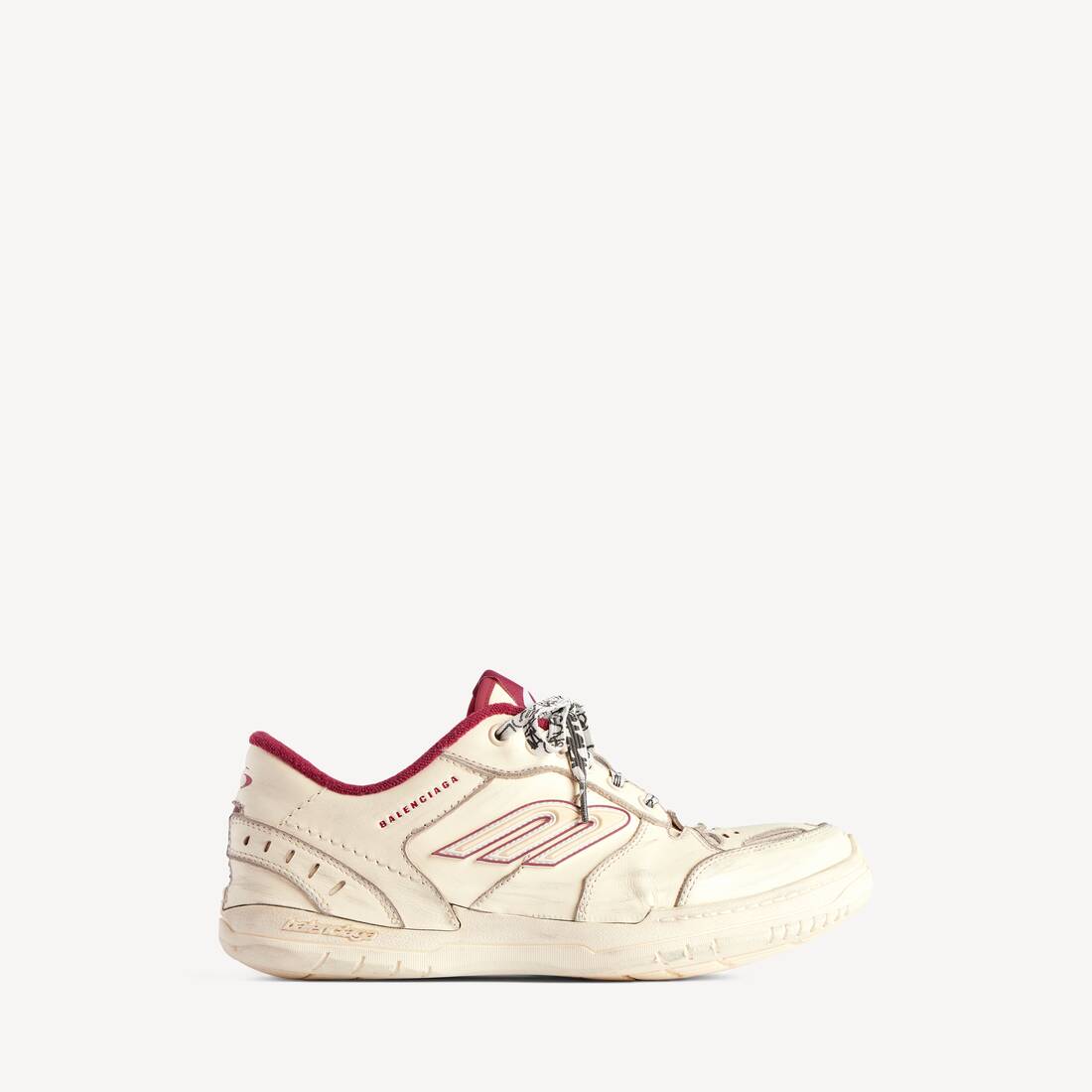 Zapatilla de mujer Hamptons mediana usada en blanco roto y rojo