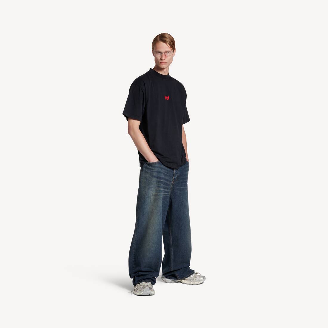 Camiseta clásica de hombre Laurel talla media en negro desgastado