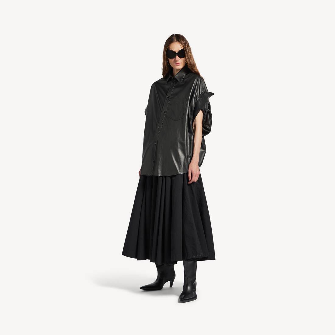 Camisa para mujer con mangas recogidas en negro