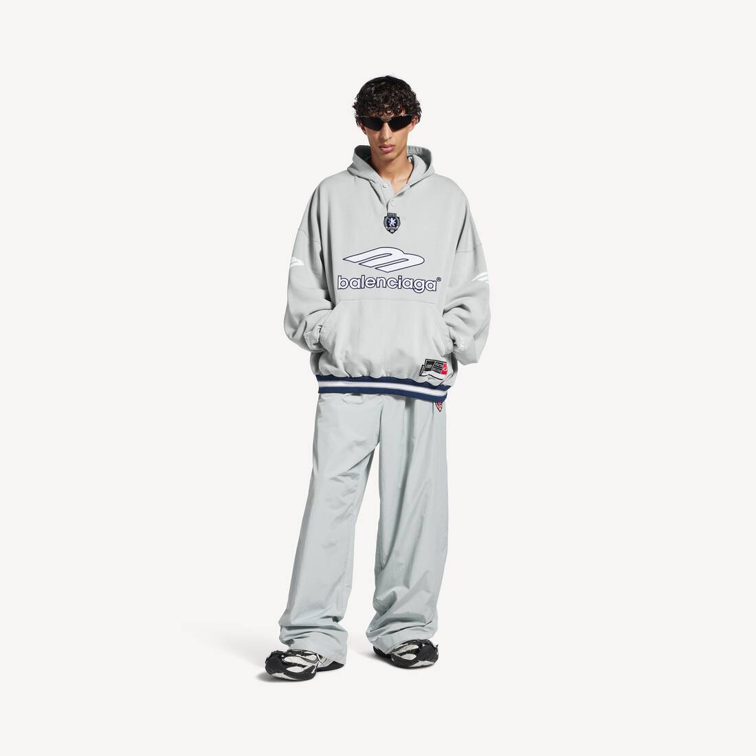 Hoodie de fútbol polo para hombre en gris/blanco