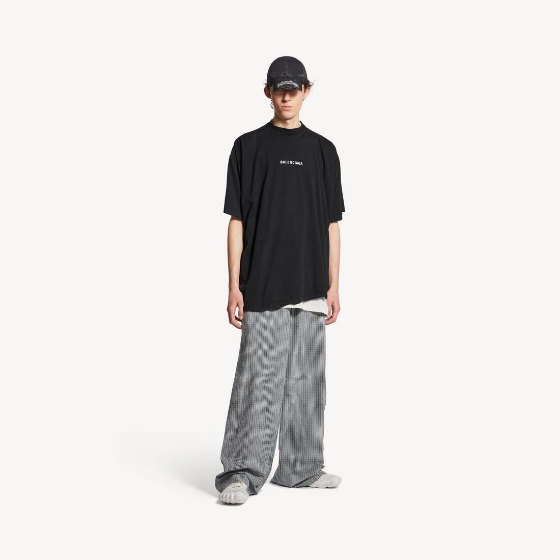 Camiseta doble trasera de hombre Balenciaga en negro desgastado