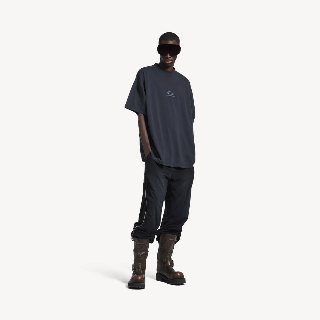 Camiseta Oversized de icono Loop Sports para hombre en negro desgastado