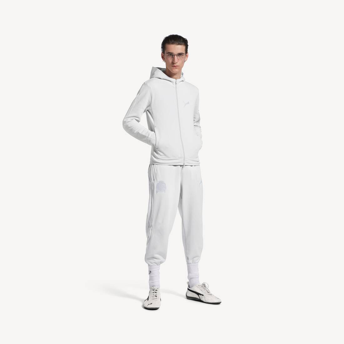 Chaqueta de chándal ajustada con capucha Balenciaga I Puma en blanco