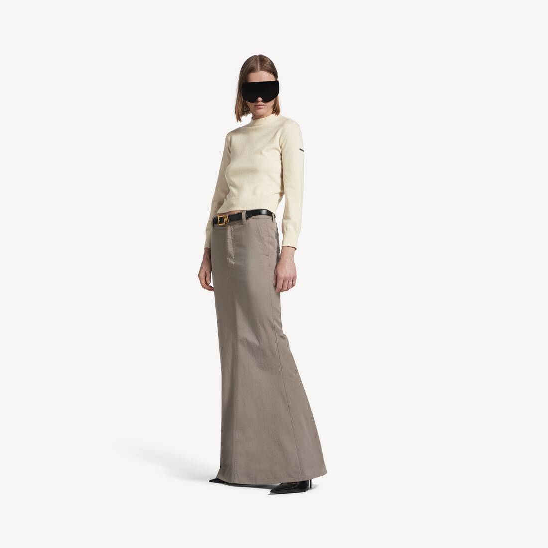 Sweater de cuello redondo para mujer en crema