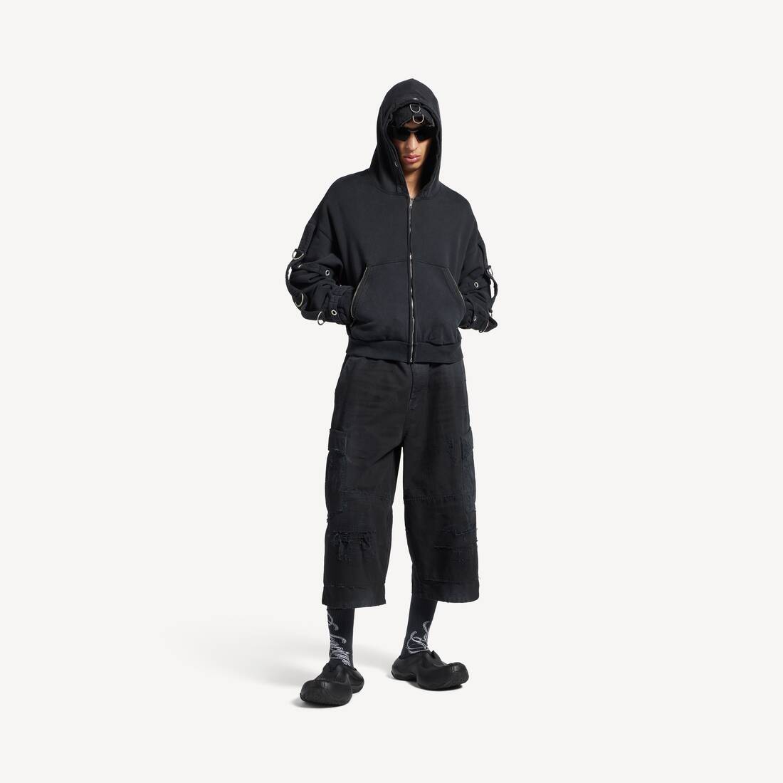 Chaqueta con capucha y bolsillos tipo D-ring para hombre en negro desgastado