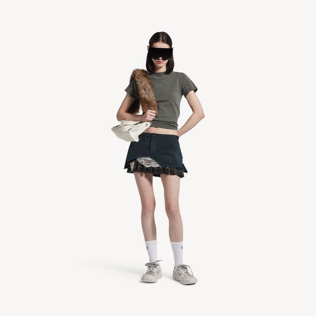 Camiseta ajustada con icono Loop Sports para mujer en gris
