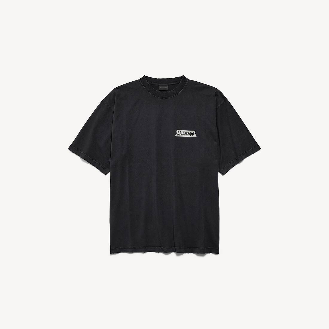 Camiseta para Hombres de Cinta de Enmascarar, Ajuste Medio en Negro Desgastado