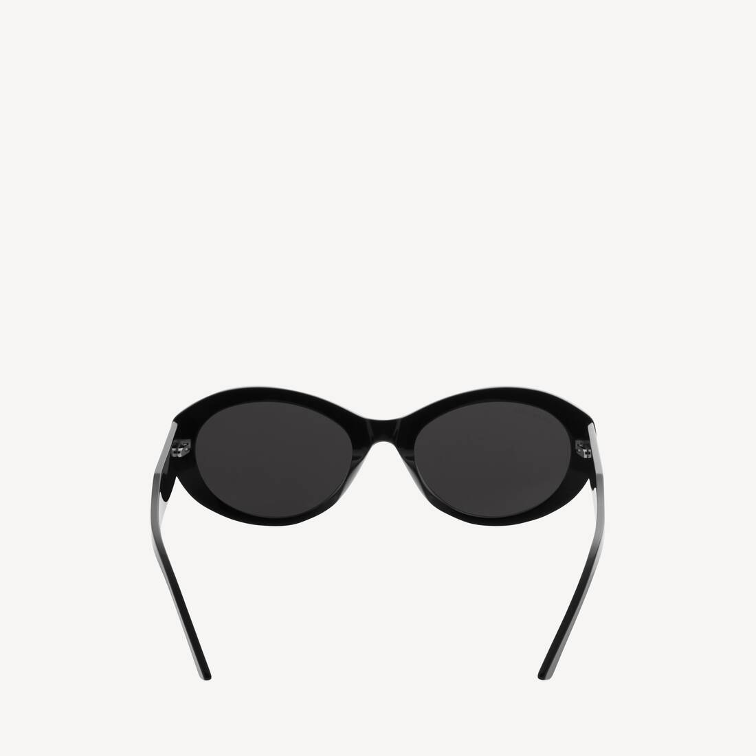 Gafas de sol ovaladas planas en negro