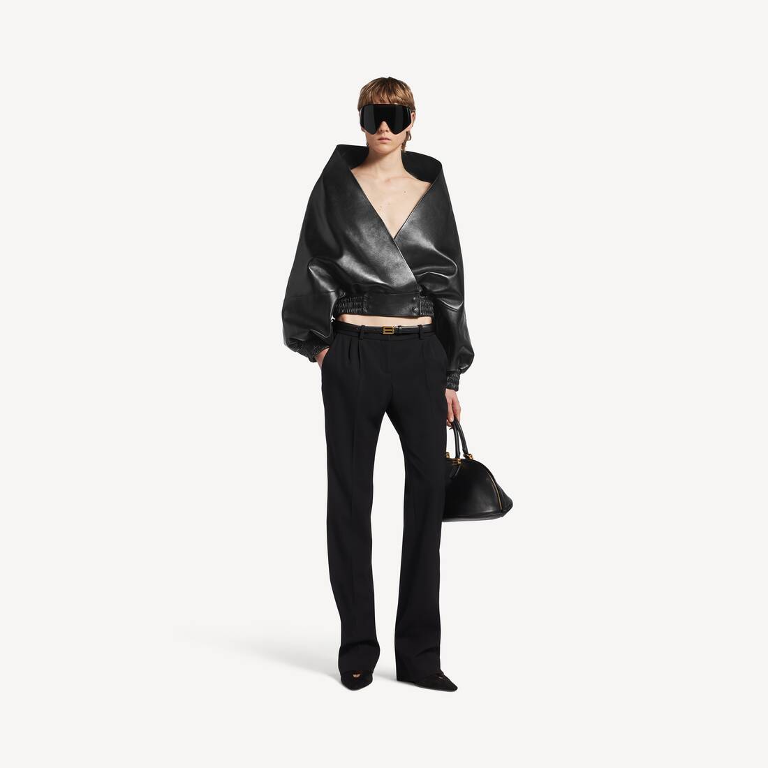 Chaqueta tipo envolvente para mujer en negro
