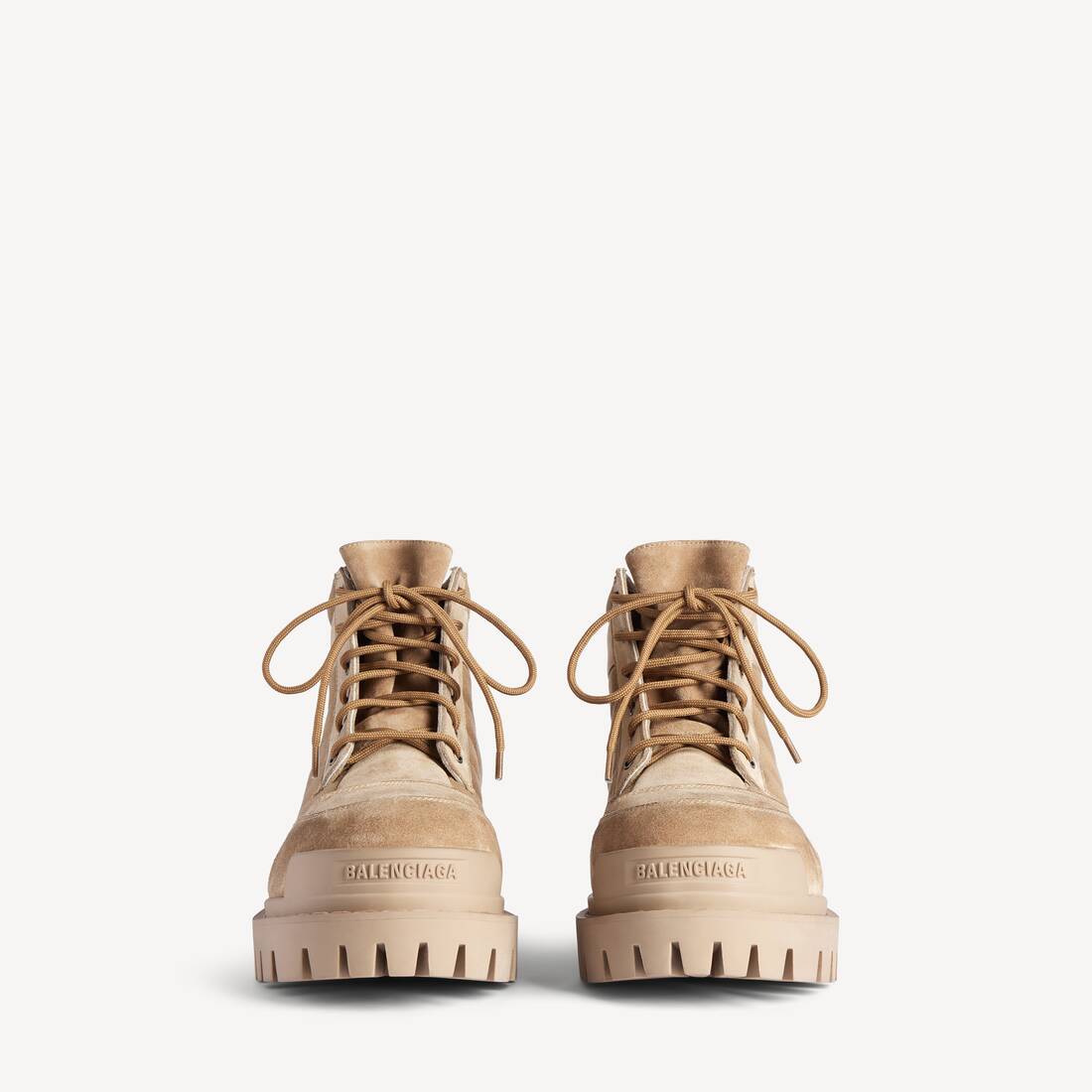Bota baja de combate para hombre en color arena