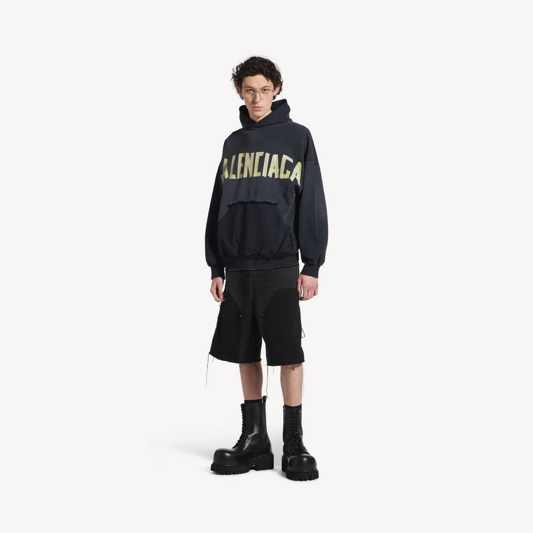 Sudadera con capucha tipo cinta con bolsillo rasgado oversize en negro desgastado