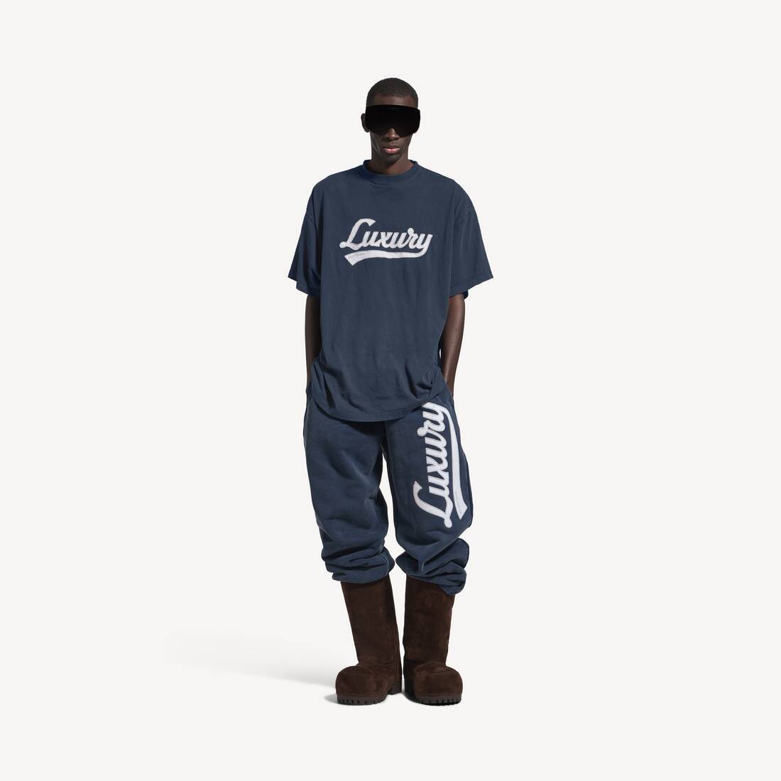 Camiseta masculina de lujo con estampado oversized en azul marino y blanco