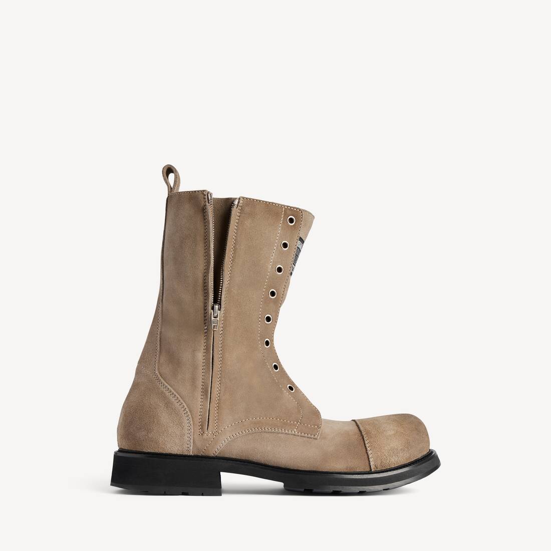 Bota de hombre tipo camión con cordones en color arena