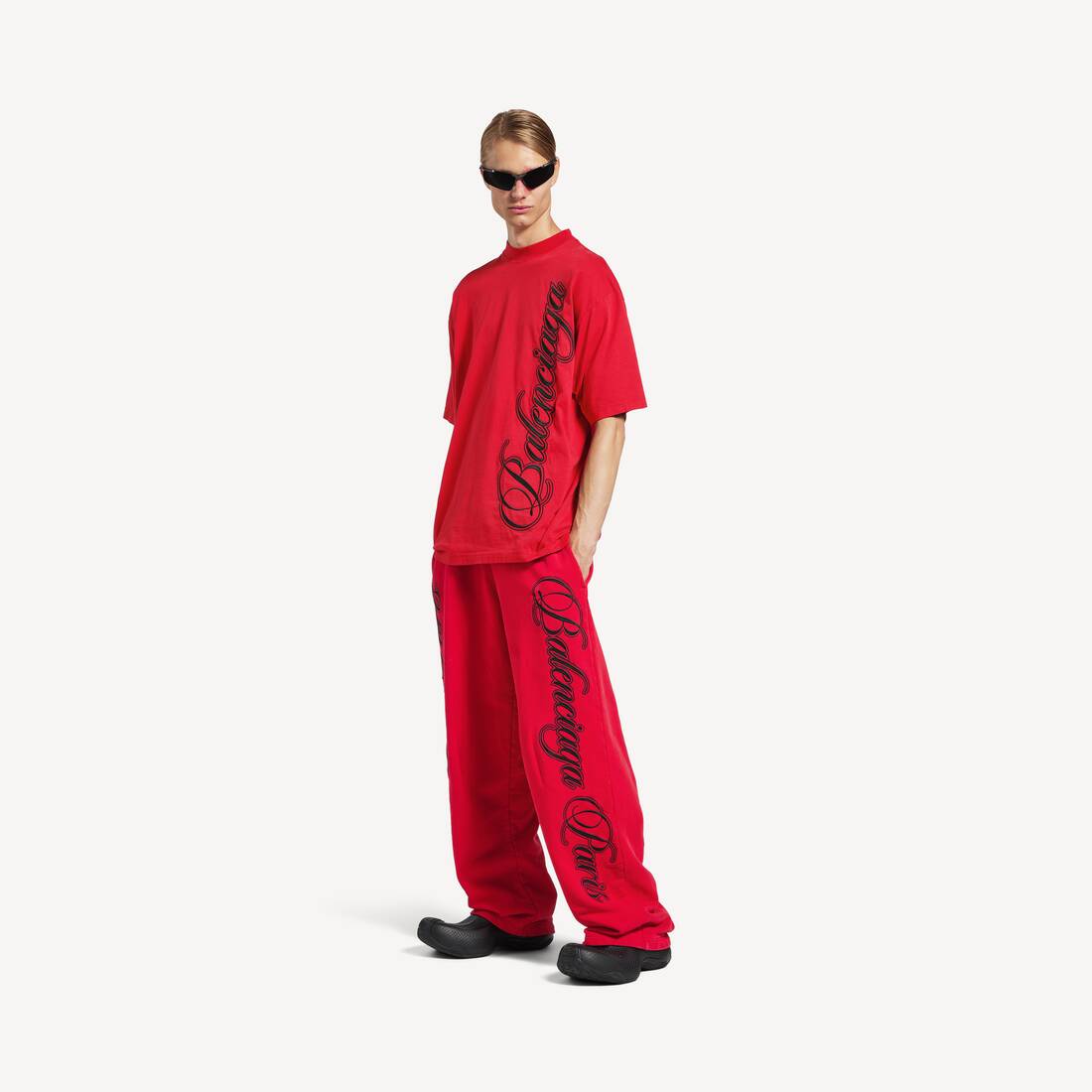 Camiseta masculina de letra cursiva talla media en rojo/negro