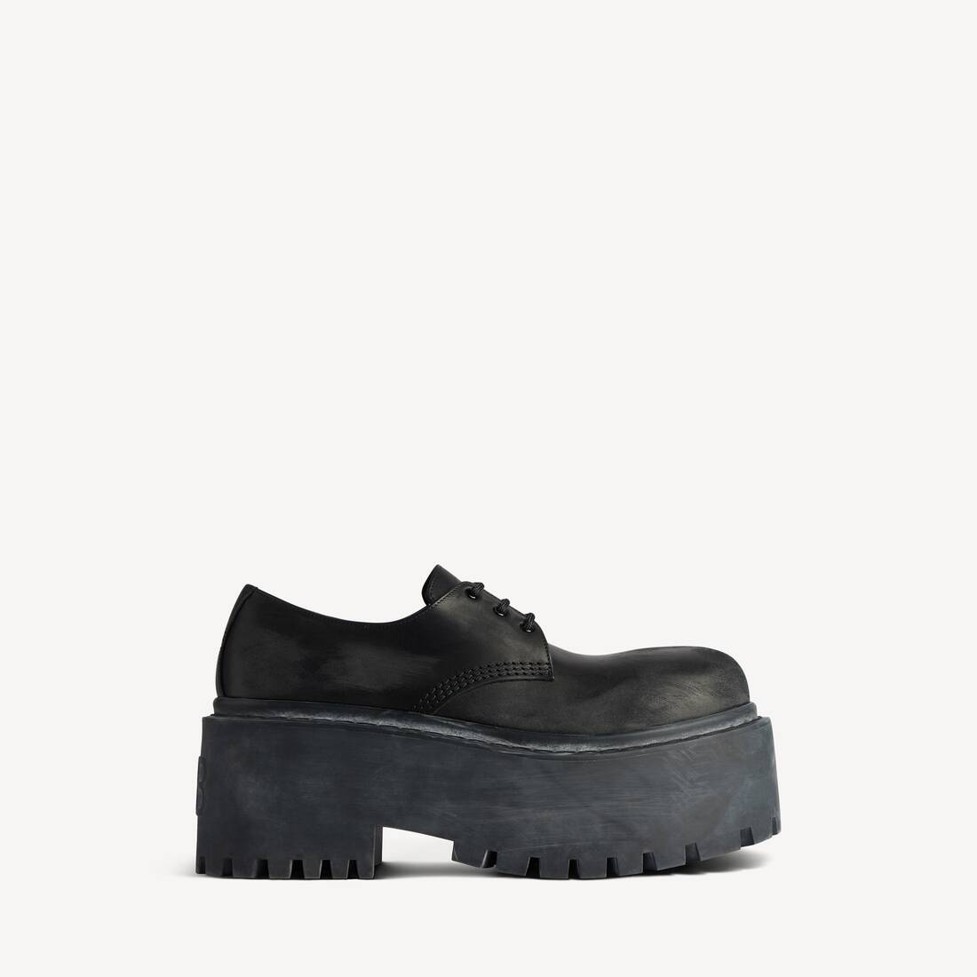 Zapato de plataforma Strike para mujer en negro