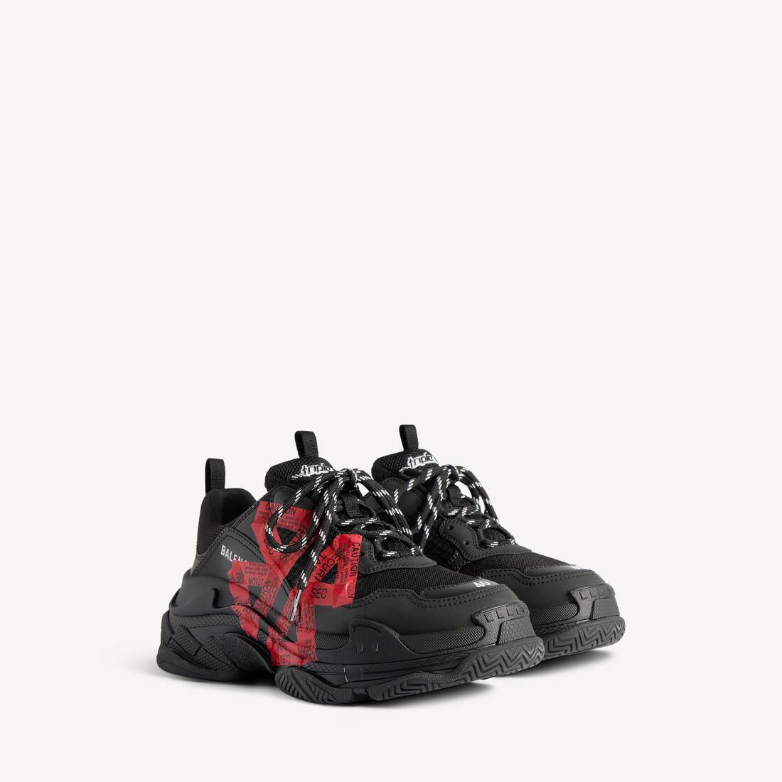 Zapatilla Triple S para mujer en negro/rojo