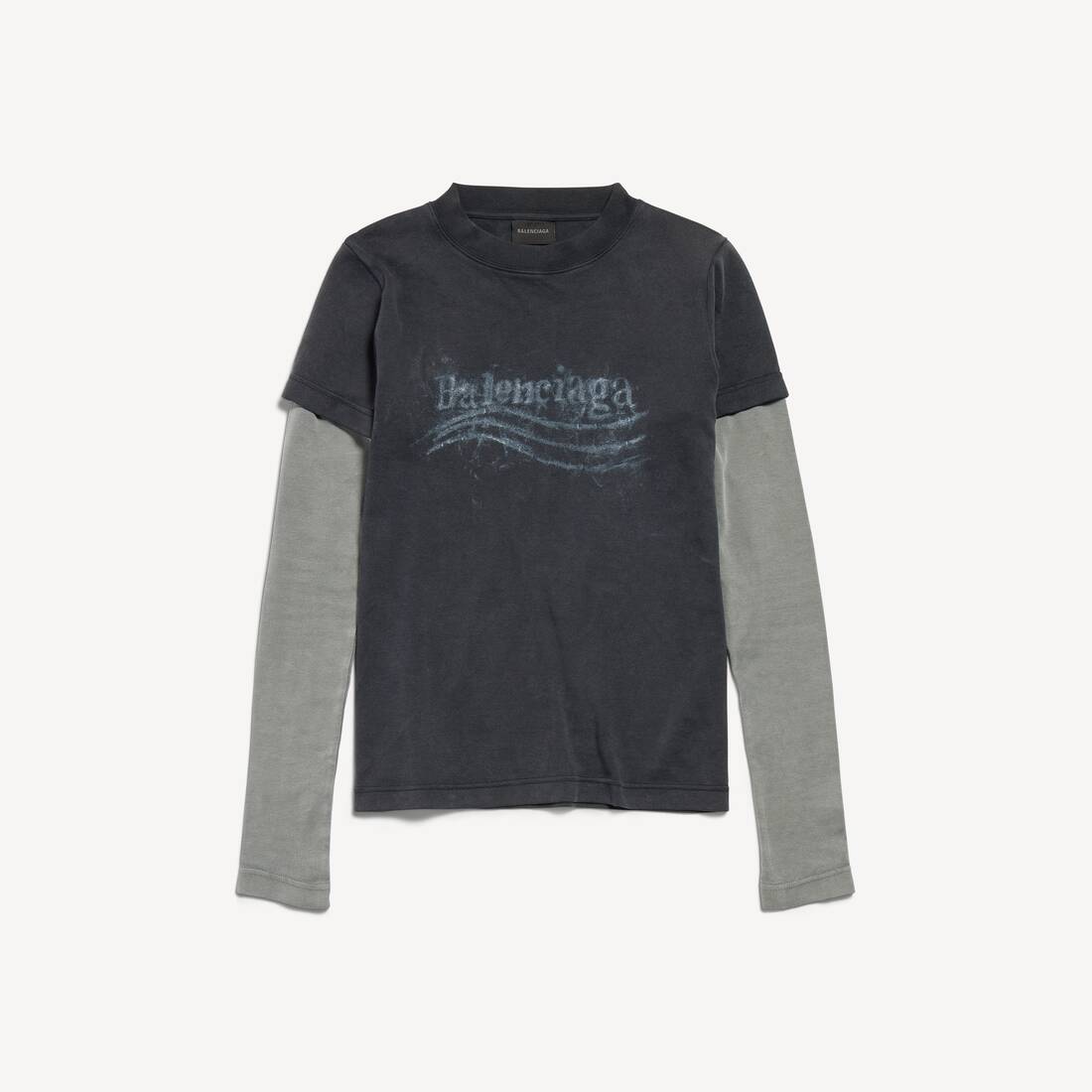 Camiseta de manga doble política con lavado de crayón para mujer en negro desvanecido