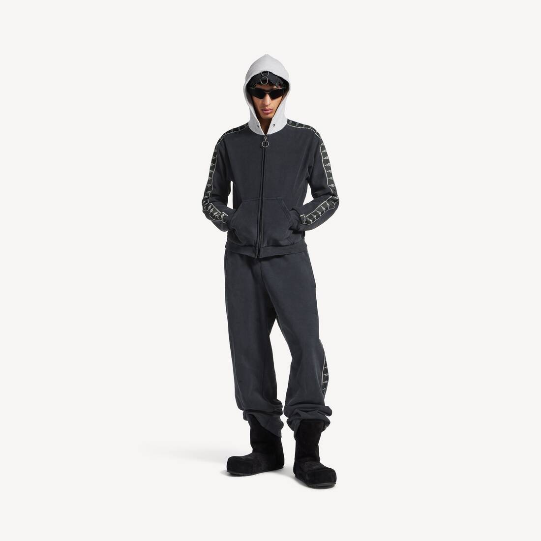 Hoodie para Hombres con Estampado de Rayas y Cremallera en Negro Desgastado/Gris