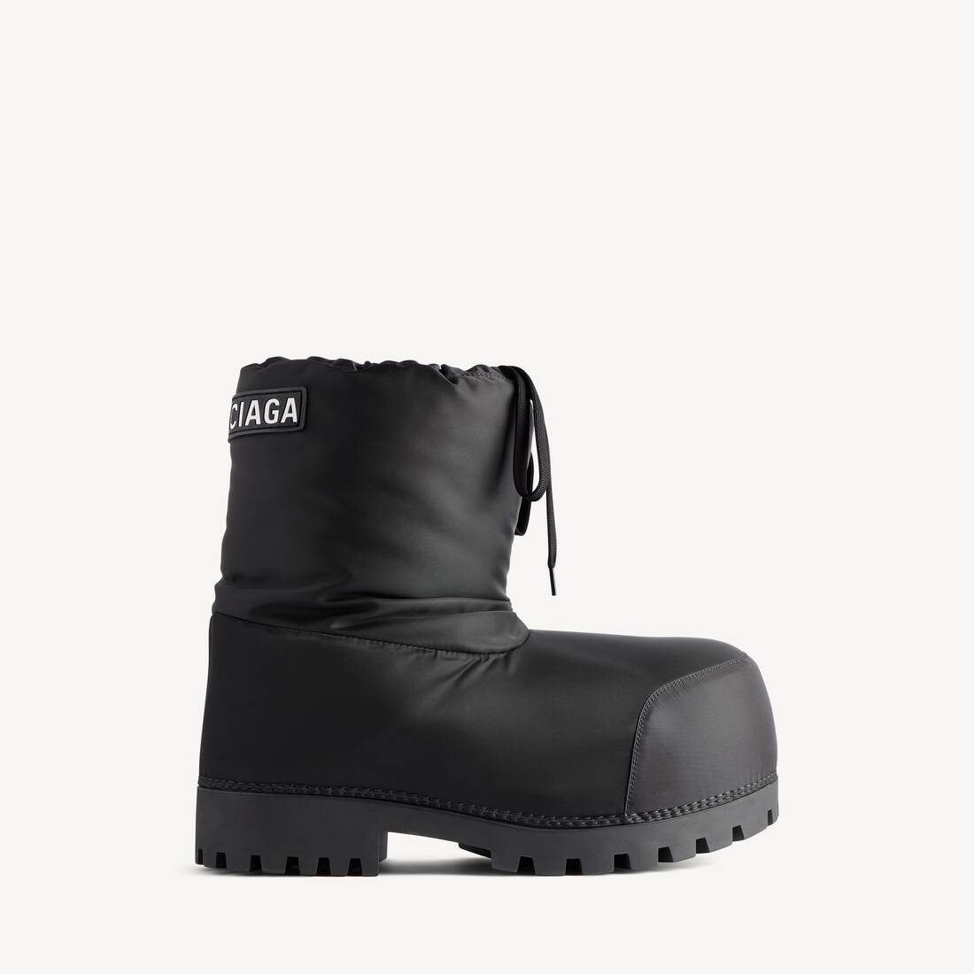 Bota baja para hombre en negro