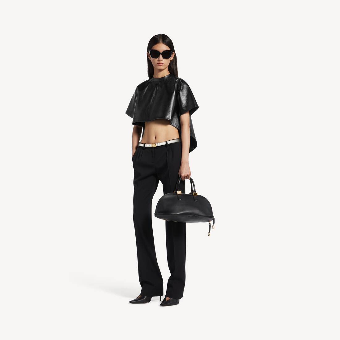 Camiseta corta de mujer en negro