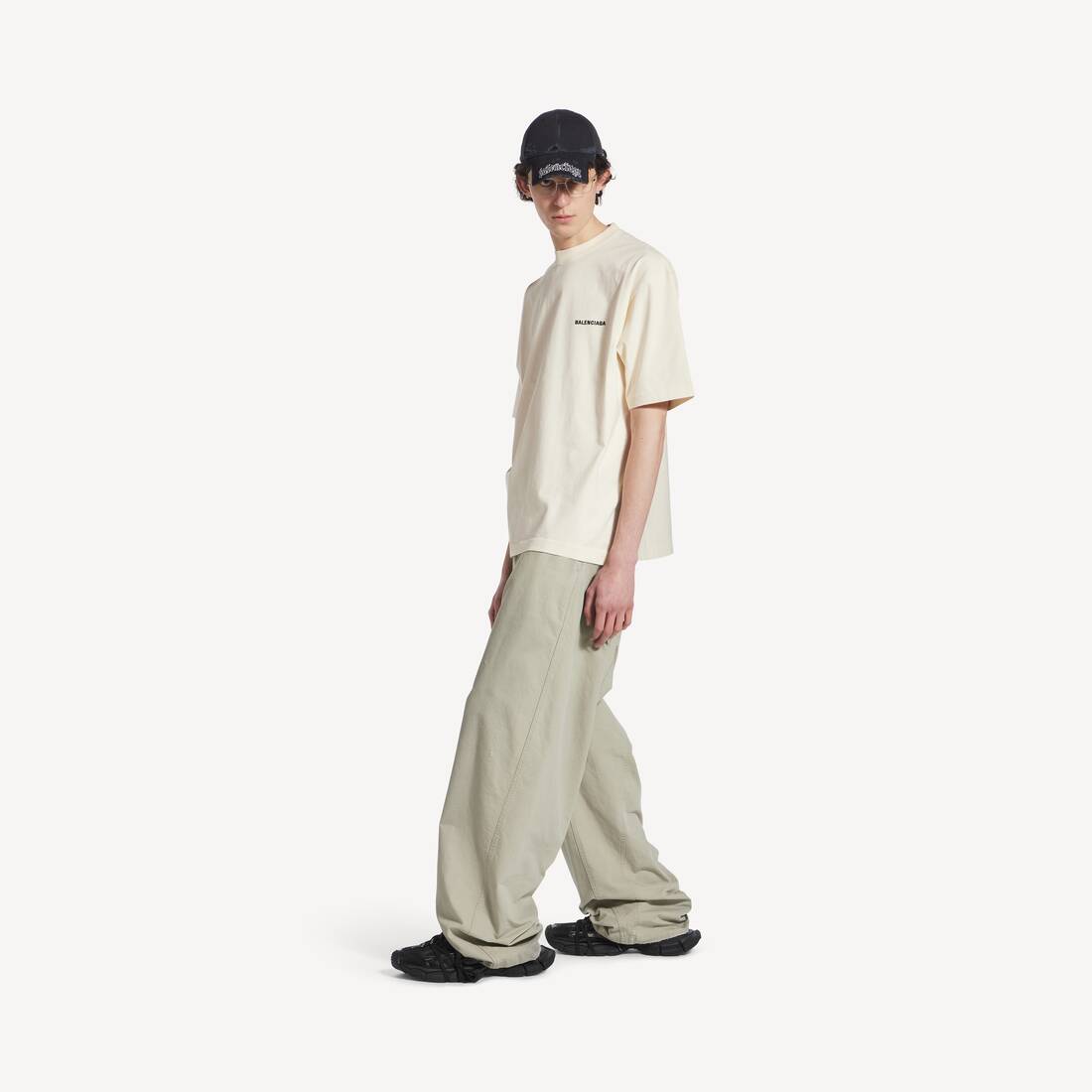 Camiseta de hombre Balenciaga con corte medio en beige