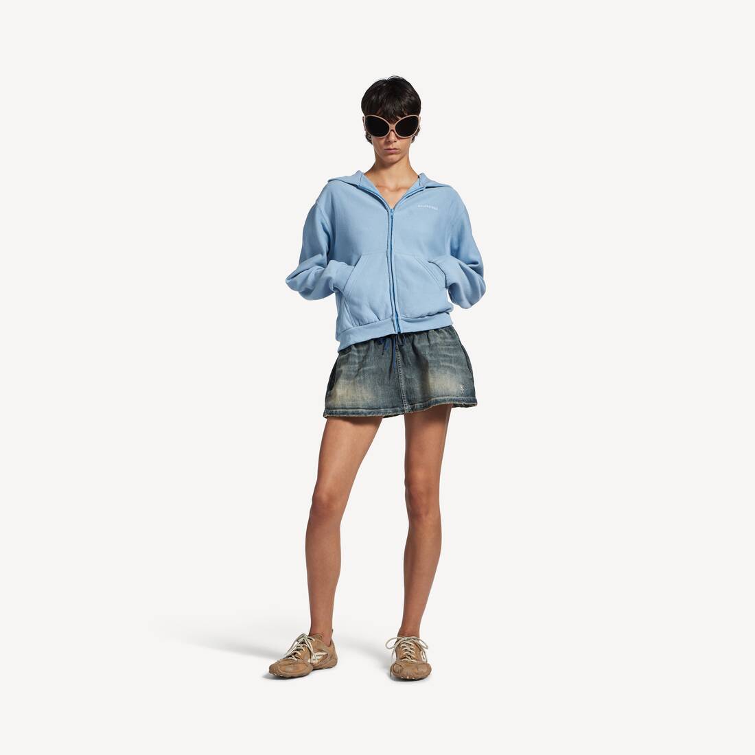 Sudadera con capucha regular de Balenciaga para mujer con cremallera trasera en azul claro/blanco