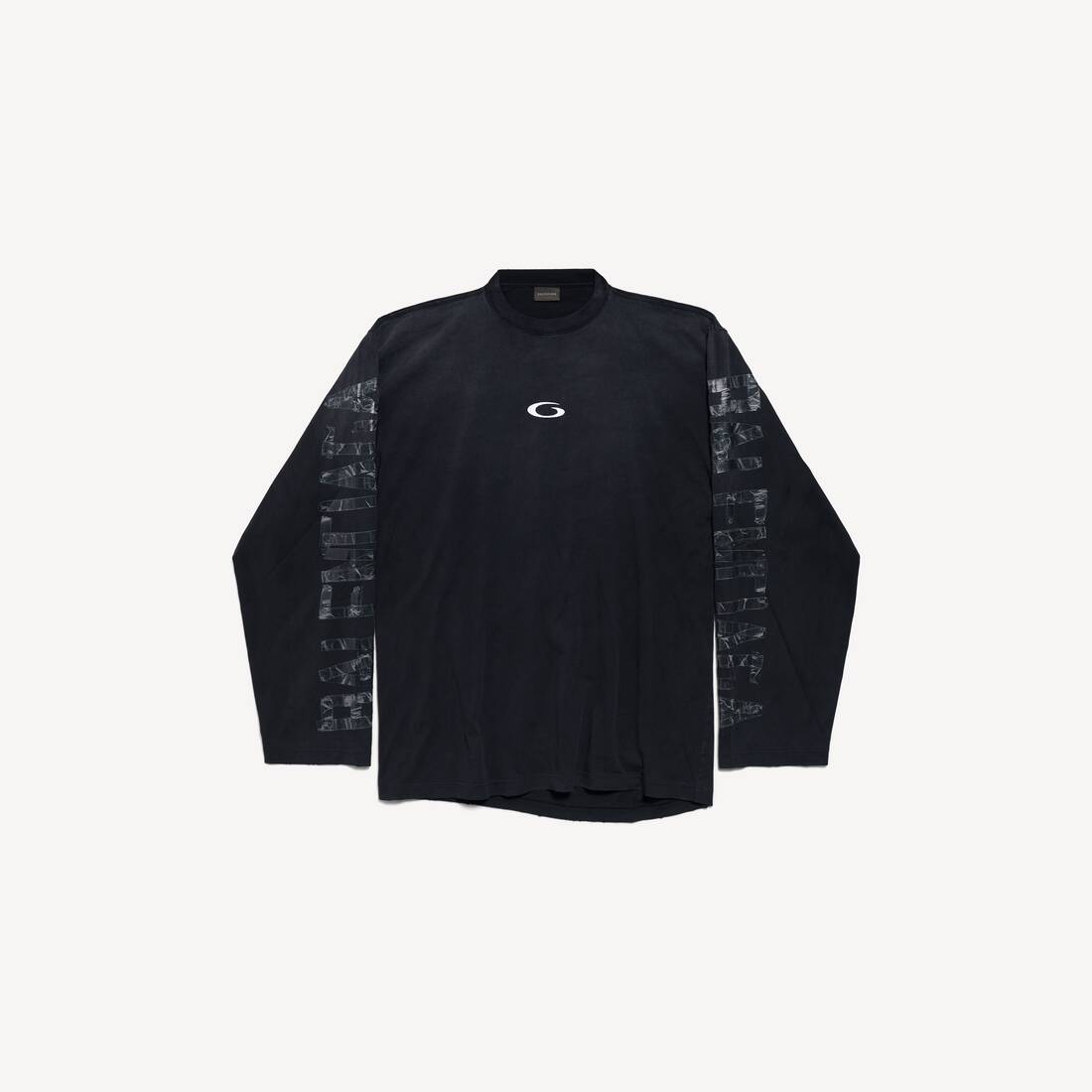 Camiseta de manga larga oversize con efecto traslúcido y corte desplazado para hombre en negro desgastado